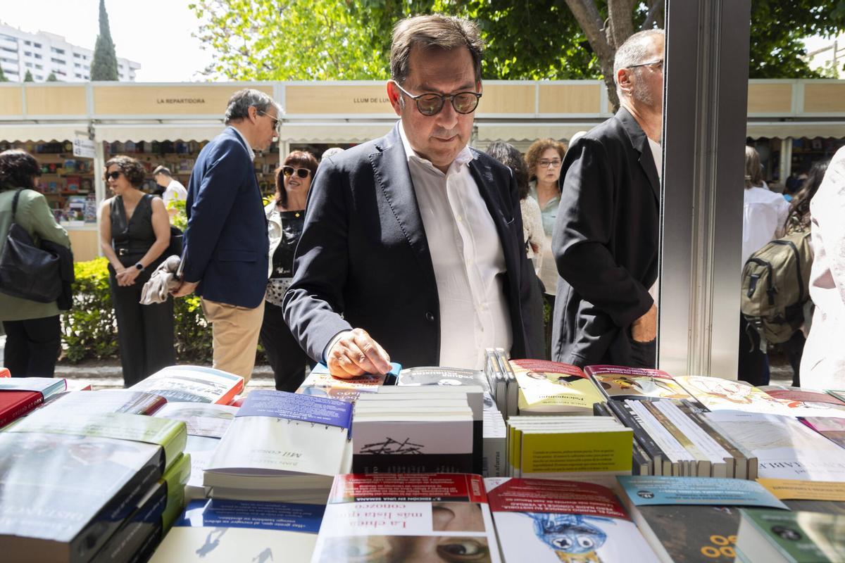 Valencia. VLC. Inauguracion de la Feria del Libro con la asistencia, entre otros, de la consellera de cultura y educacion Maria del Carmen Orti. Miquel Nadal