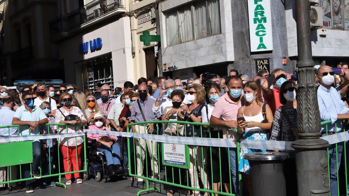 Izado de bandera en Las Tendillas en honor a la patrona de la Guardia Civil