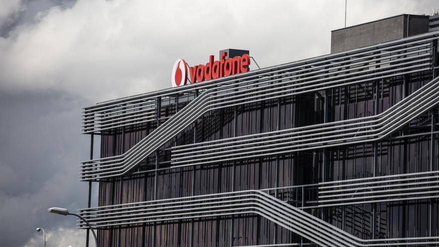 Los nuevos dueños de Vodafone activan los recortes: ERE para 1.200 trabajadores, un 37% de la plantilla