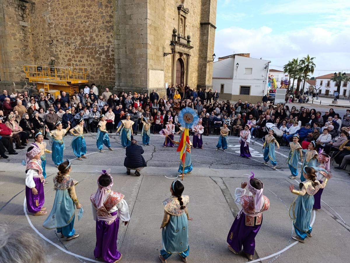 Madrigale y Escurial, en la provincia de Cáceres, celebran su Jueves de Comadres