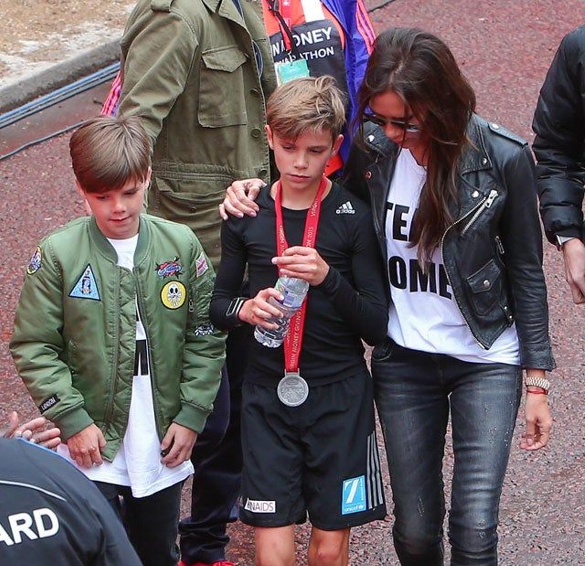 Cruz, Romeo y Victoria Beckham se van juntos tras acabar la maratón de Londres