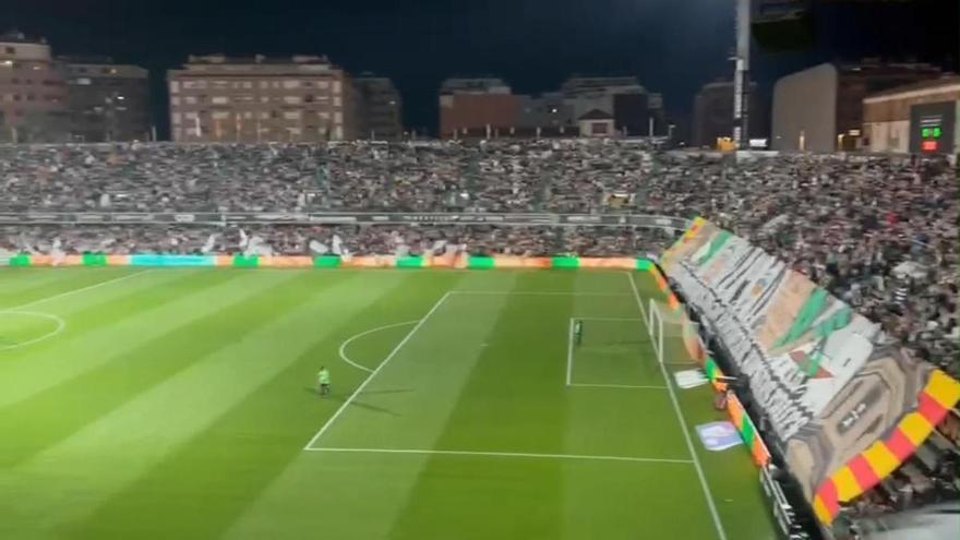 Vídeo: La dolçaina protagonista en la salida al terreno de juego del Castellón y Racing de Santander en el SkyFi Castalia