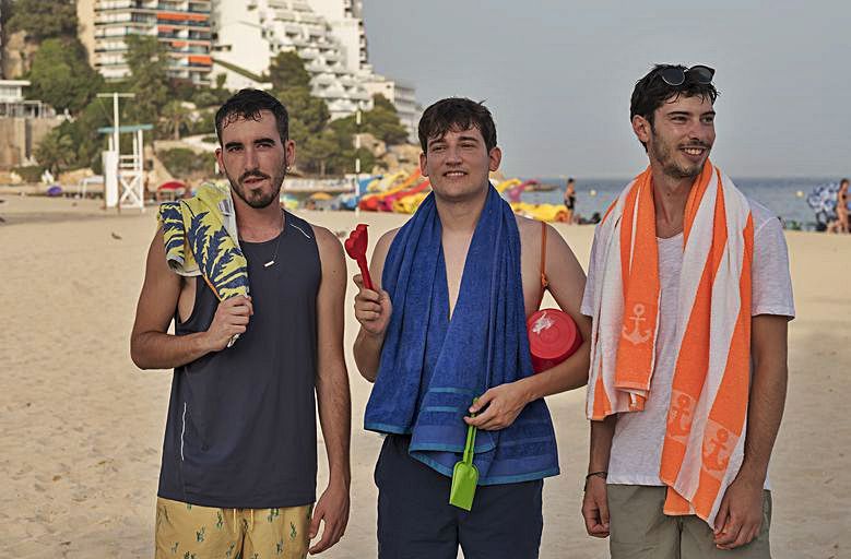 El filme cuenta con la participación de los actores Albert Carbó, Francesc Colomer, Martí Atance, Nina Guseva y Tony Corvillo.