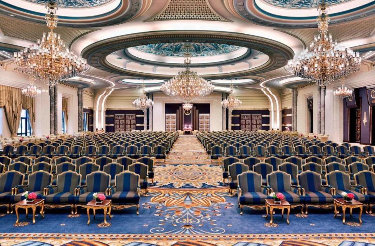 Sala de conferencias del lujoso Hotel Ritz-Carlton de Yeda