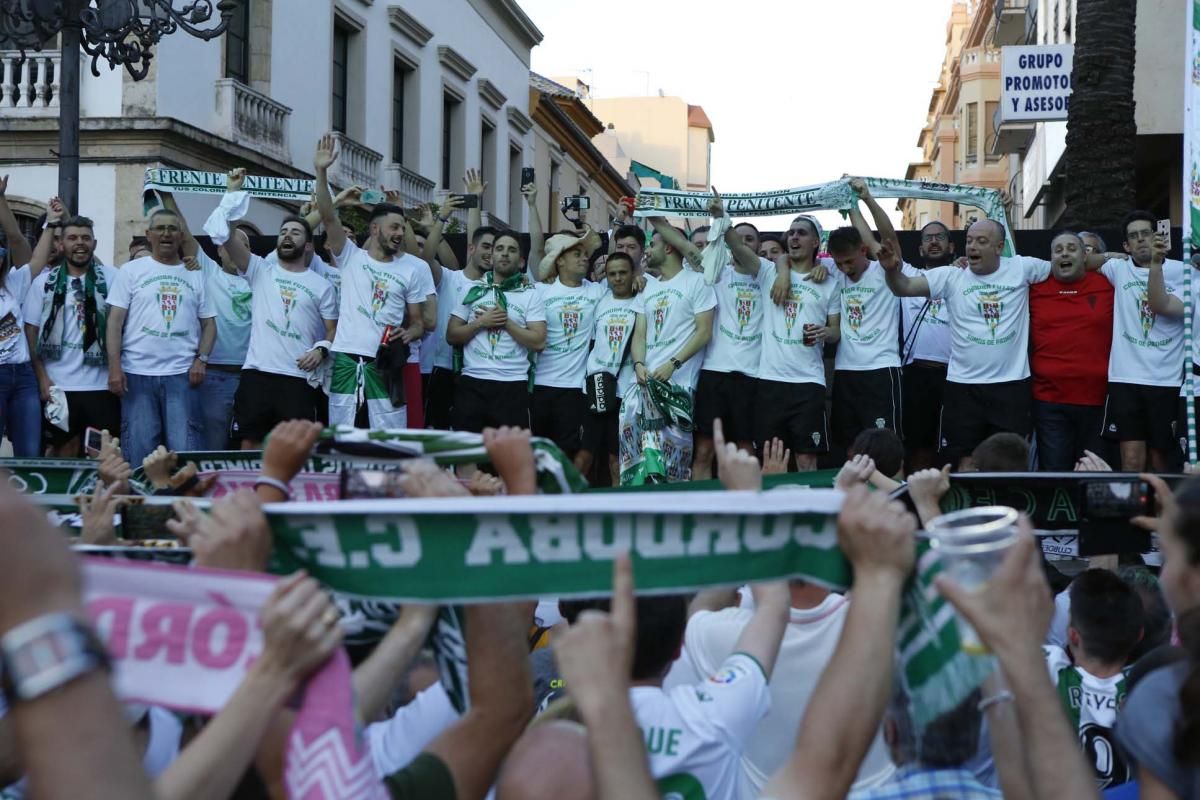 El Córdoba CF Futsal celebra el ascenso en Las Tendillas