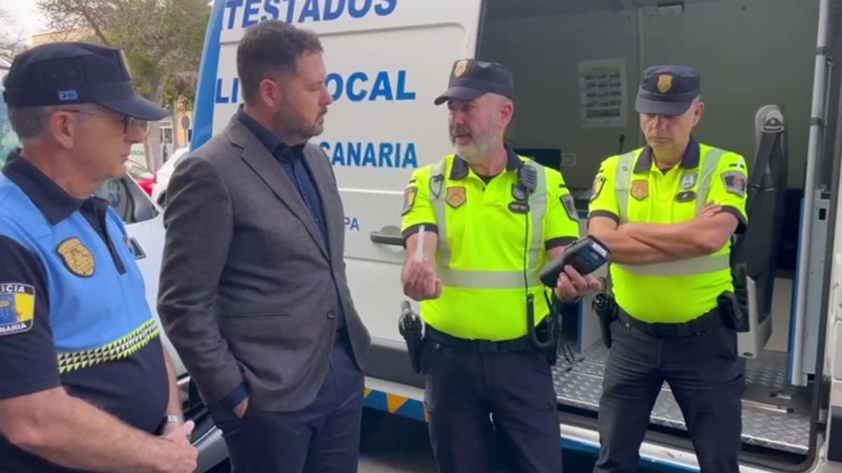 La Policía Local de LPGC presenta los nuevos etilómetros
