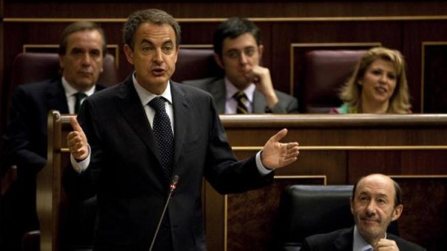 Zapatero a Rajoy: &quot;Se le ve el plumero, podría haberse alegrado por el dato de paro de abril&quot;