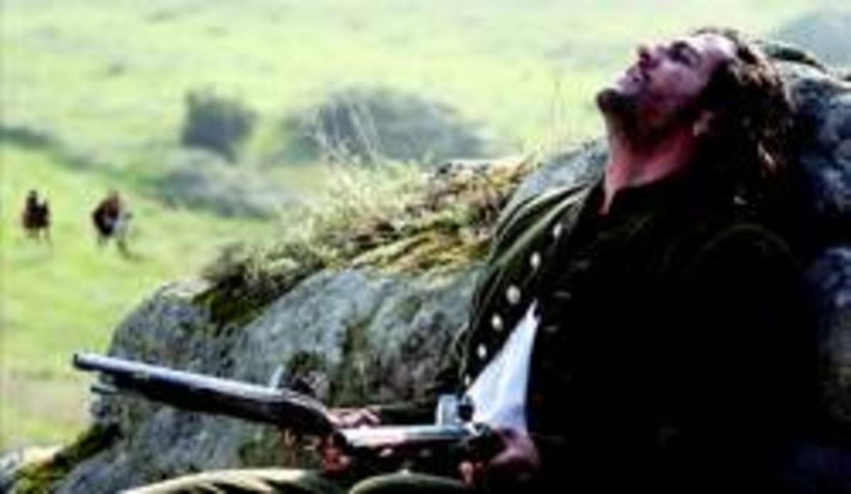 Serrallonga (Isak Férriz) s’enfronta a Antic (David Selvas) i als seus homes, en una imatge de la minisèrie.