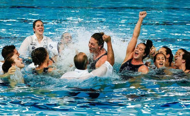El equipo de waterpolo femenino del Astralpool CN Sabadell vence por 13 - 11 al Olympiacos y se proclama campeón de Europa por quinta vez en la Final Four Champions League femenina, disputada en Sabadell.