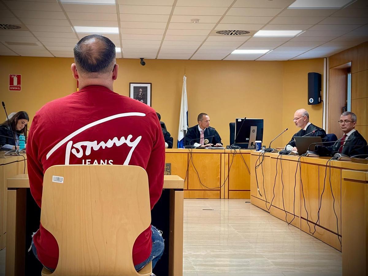 El ya condenado por estafa, en la vista de la Audiencia Provincial de Santa Cruz de Tenerife que dirime la responsabilidad civil.