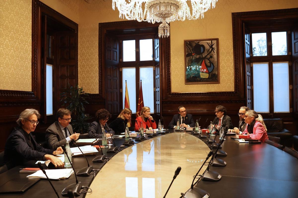 La Mesa del Parlament,  durante su reunión semanal