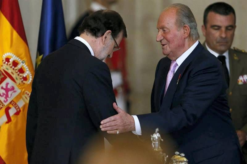 Fotogalería: Juan Carlos firma la abdicación