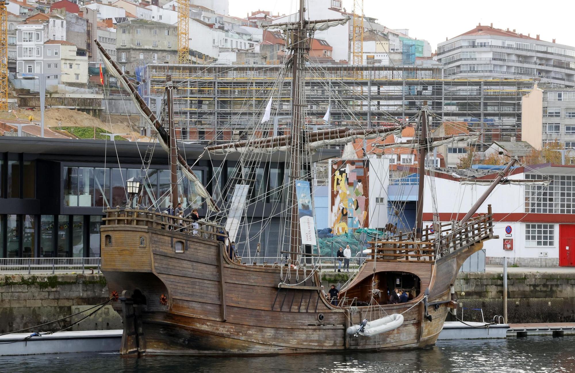La nao «Santa María», atracada en el muelle de Portocultura