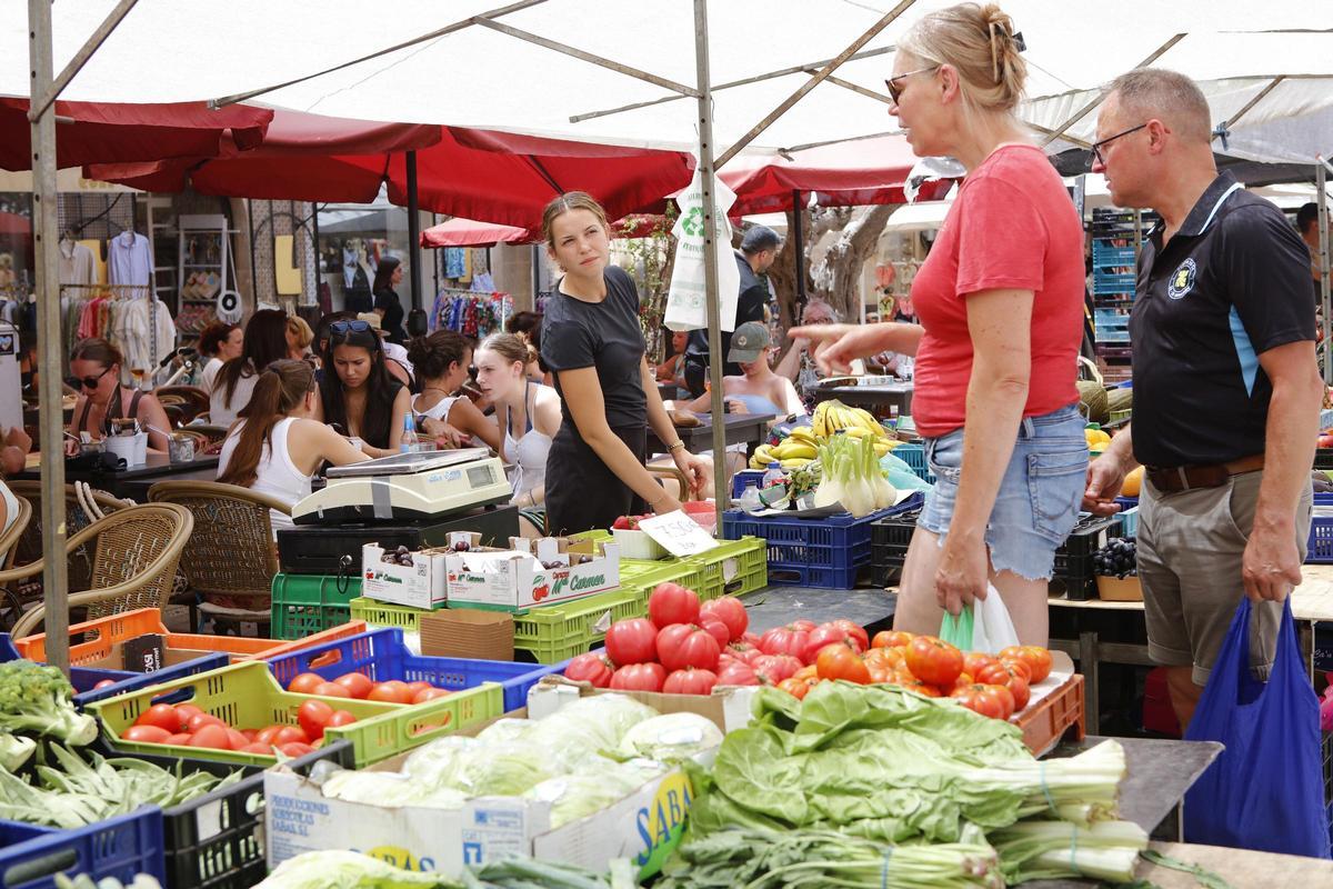 Mallorcas internationaler Wochenmarkt: So trubelig geht es mittwochs in Santanyí zu