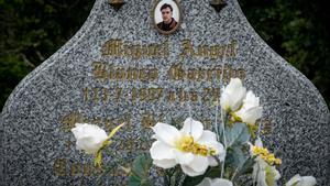 Vista de la tumba de Miguel Ángel Blanco, concejal asesinado por ETA, en el cementerio de Faramontaos (A Merca, Ourense).