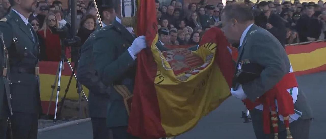 El teniente general Jarava jura bandera por última vez antes de su retiro, en un acto en Valdemoro, en diciembre de 2017.