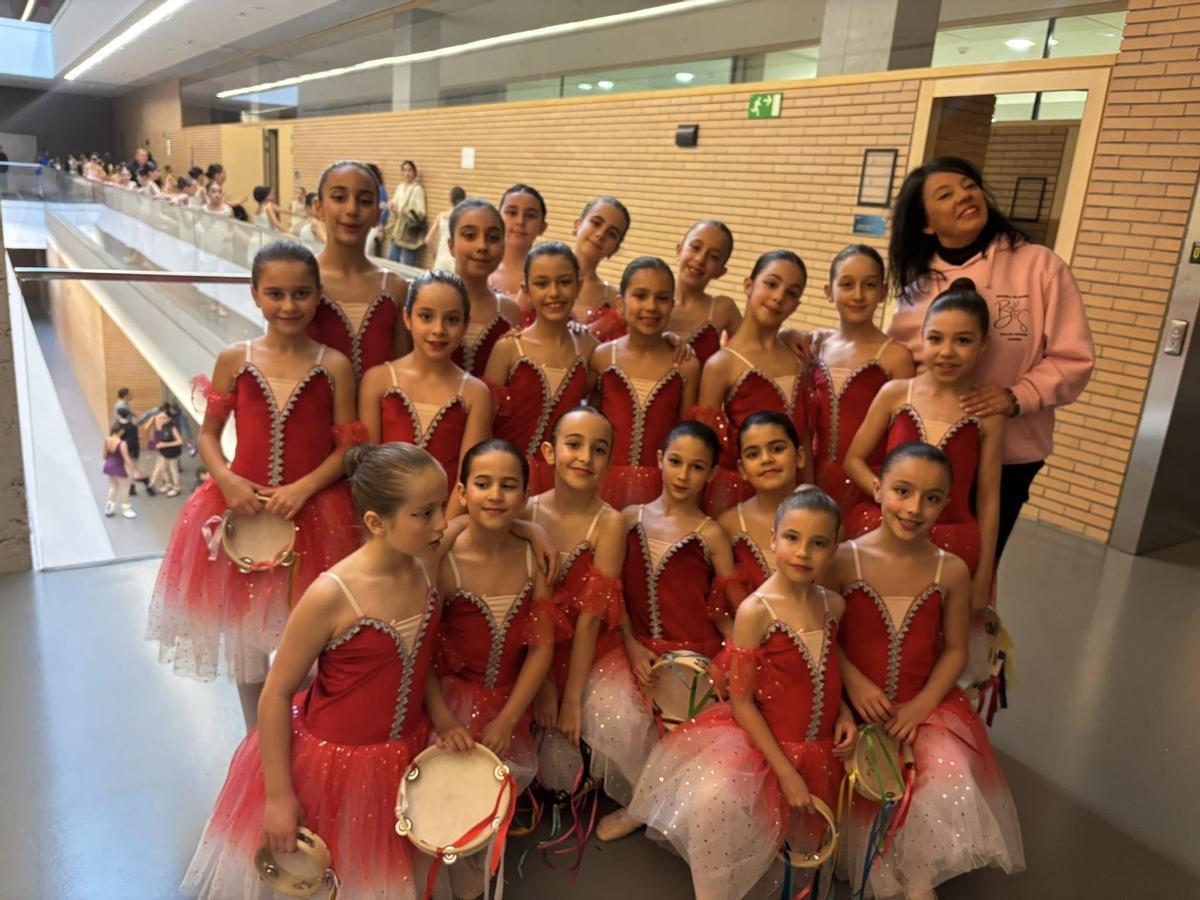 Grupo de ballet, en la ORBE.