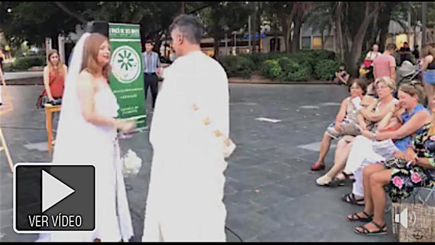 Una novia filósofa encuentra el amor en la plaza de España