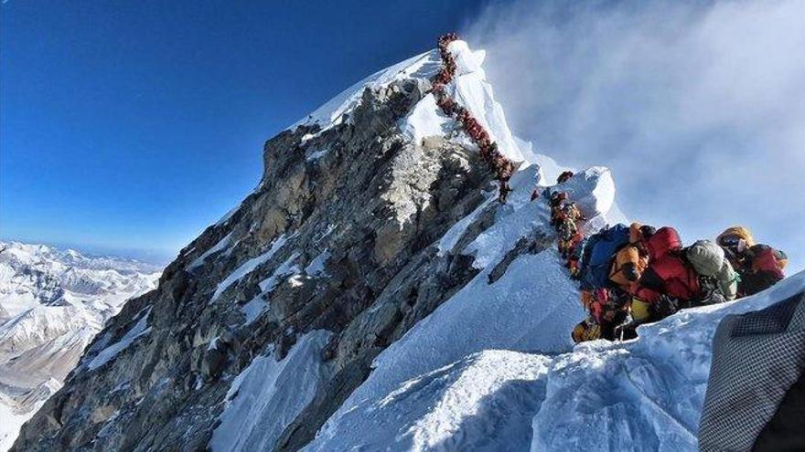 La impresionante foto del atasco en el Everest