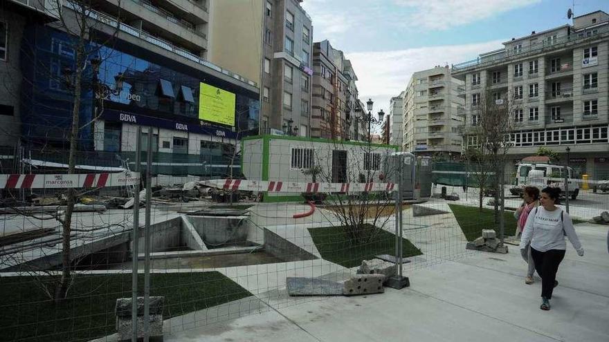 Las obras de la céntrica Plaza de Galicia, en Vilagarcía de Arousa. // Iñaki Abella