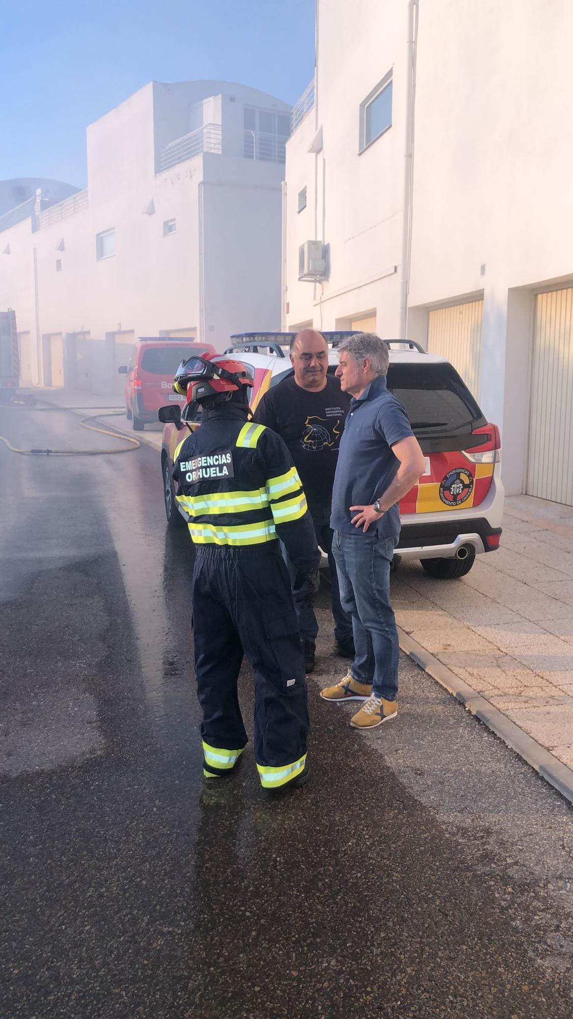 Las llamas del incendio en Orihuela Costa