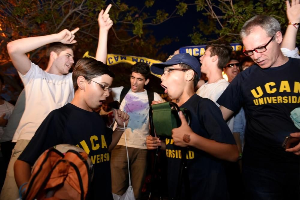 Los aficionados del UCAM lo celebran desde la universidad