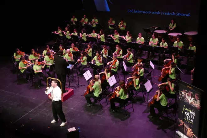 La Jove Orquestra de Figueres i Fredrik Strand emocionen el Teatre El Jardí amb el gran concert de Fires