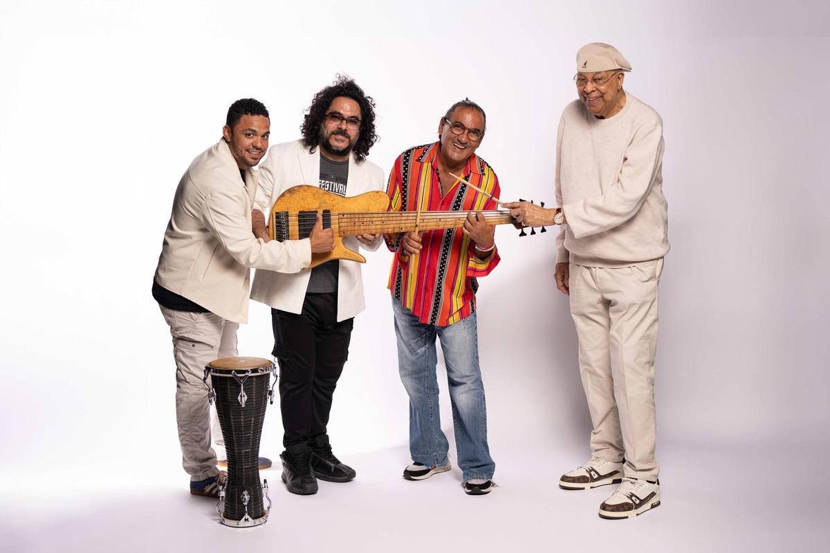 Chucho Valdés y los integrantes de la Chucho Valdés Royal Quartet.