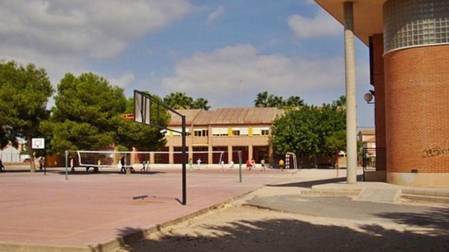 Llevan a su hijo al colegio sin esperar al resultado de su PCR