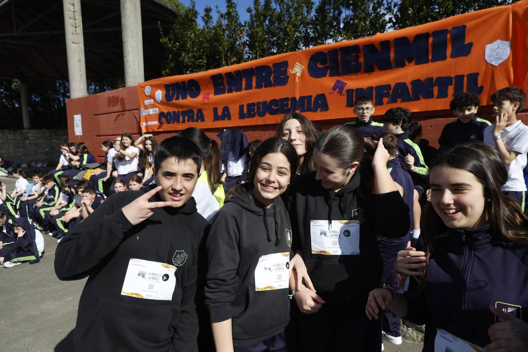 El colegio San Lorenzo visibiliza la leucemia infantil en el Cerro de Santa Catalina (en imágenes)