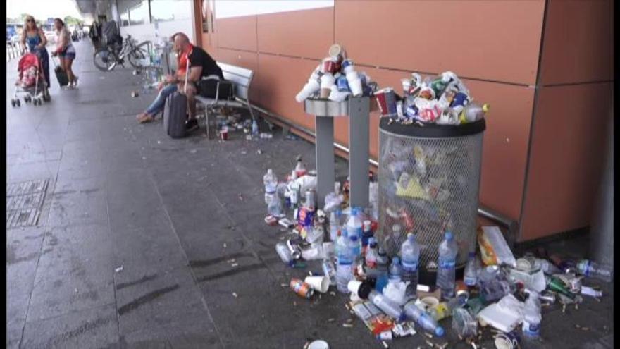 El aeropuerto de Ibiza, al borde la emergencia sanitaria