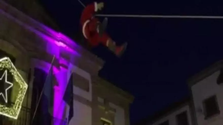 Papa Noel visita a los niños de Cangas de Onís