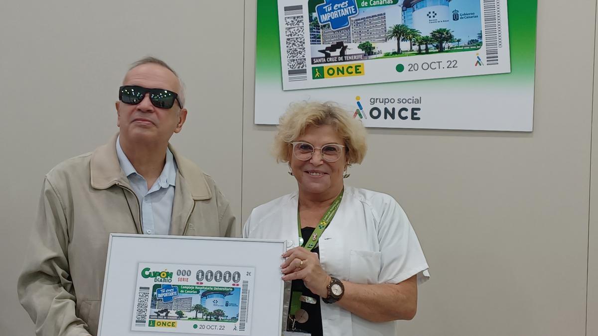 Cupón de la ONCE con el que se reconoce la labor de los sanitarios del HUC.