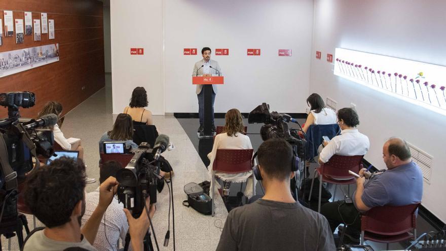 El PSOE acusa a Azcón de &quot;absentismo laboral&quot;