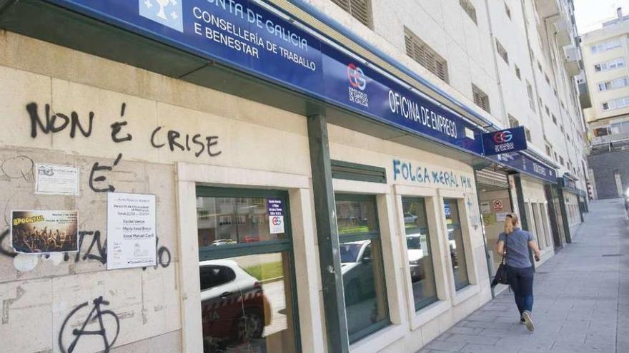 Exterior de una oficina de empleo de A Coruña.