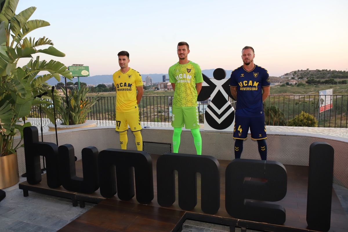 Los equipos de la UCAM presentan sus nuevas equipaciones