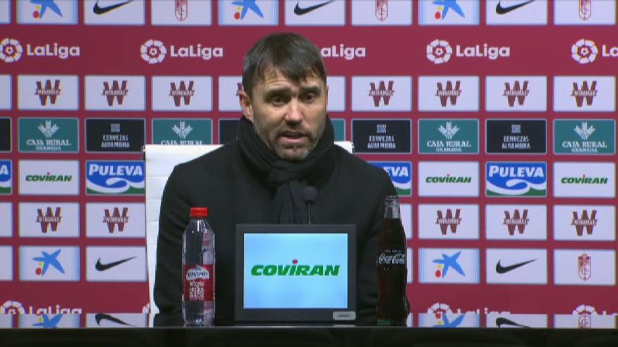 El técnico celeste durante la rueda de prensa posterior al encuentro ante el Granada.