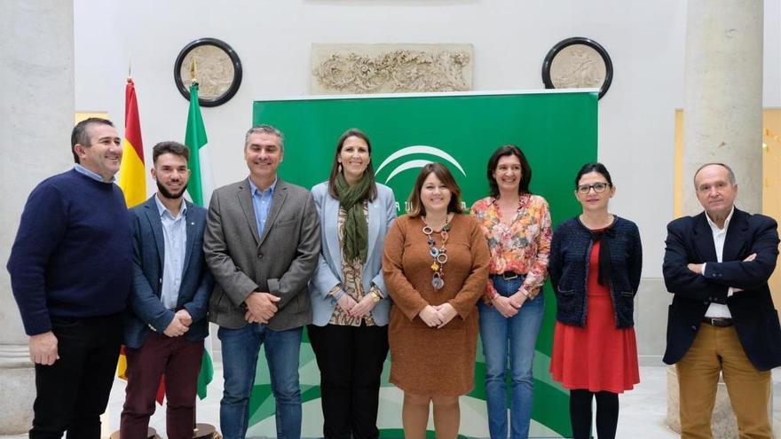 Foto de familia de la firma del convenio para incrementar las plazas de residencias para mayores.