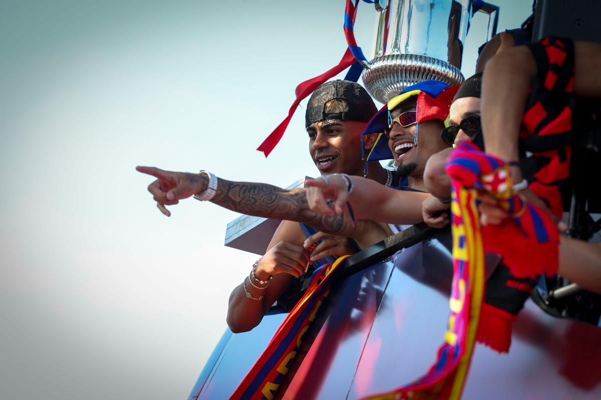 ¡De locos! Las mejores imágenes de una ciudad entregada al Barça