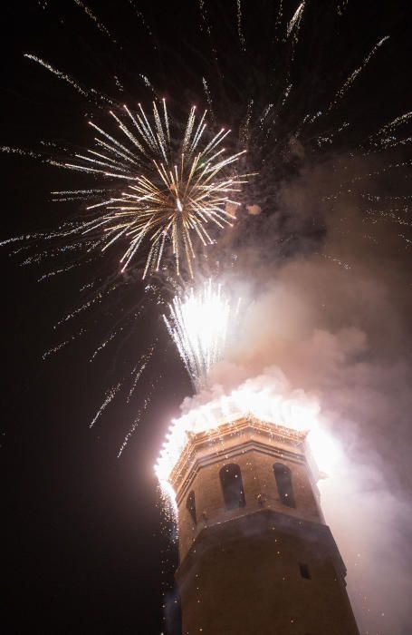 Magdalena 2017: La "Enfarolà" ilumina la noche de Castelló