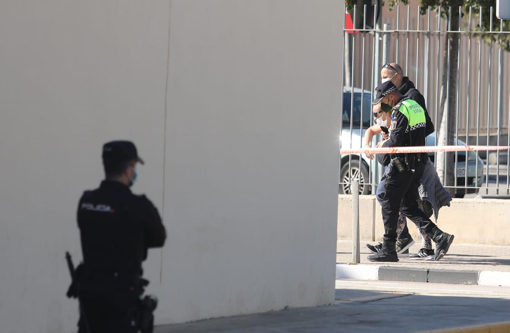 Conmoción en el cementerio de Torrent por la muerte de dos personas en un tiroteo