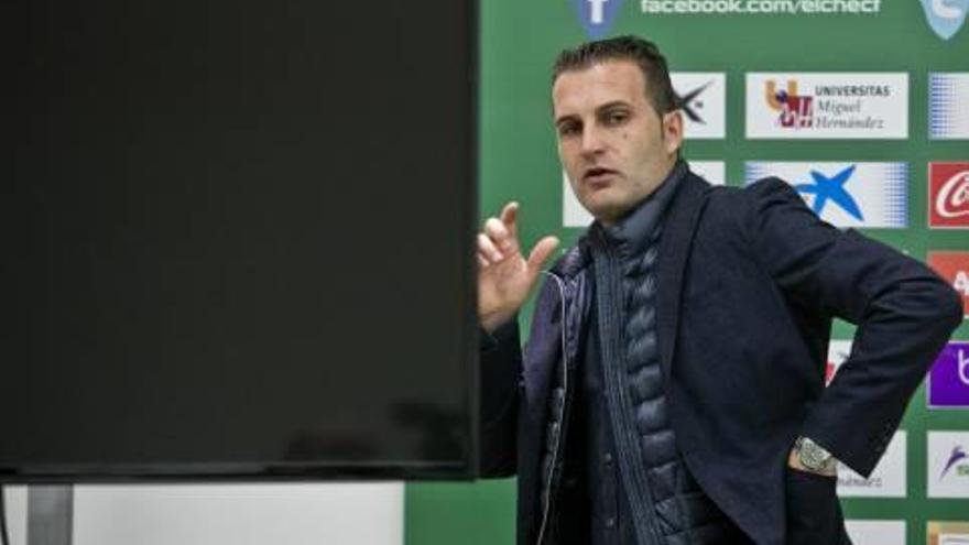 Rubén Baraja, ayer, después de la rueda de Prensa previa al encuentro de mañana contra el Huesca.