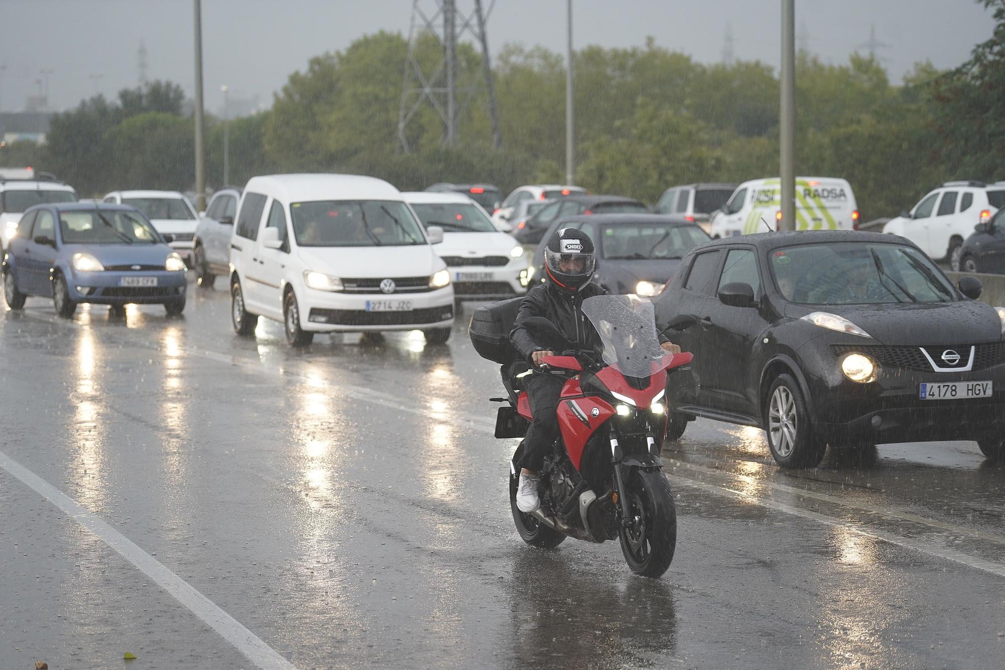 Tarda de pluges intenses que causen inundacions i destrosses a les comarques gironines