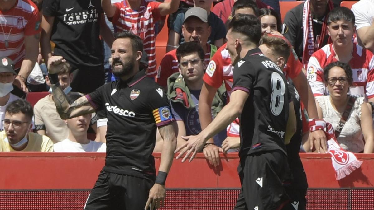 Morales celebra su gol ante el Granada.