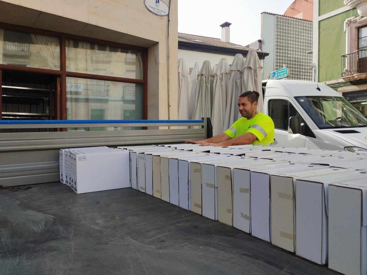 El traslado del Archivo Municipal de Grado, en imágenes.