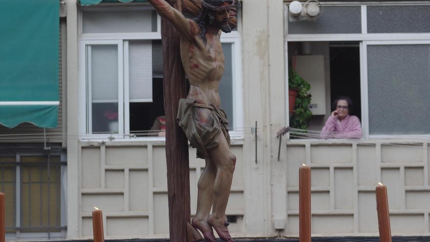 La procesión del Cristo de la Sed de Miraflores de los Ángeles, en fotos