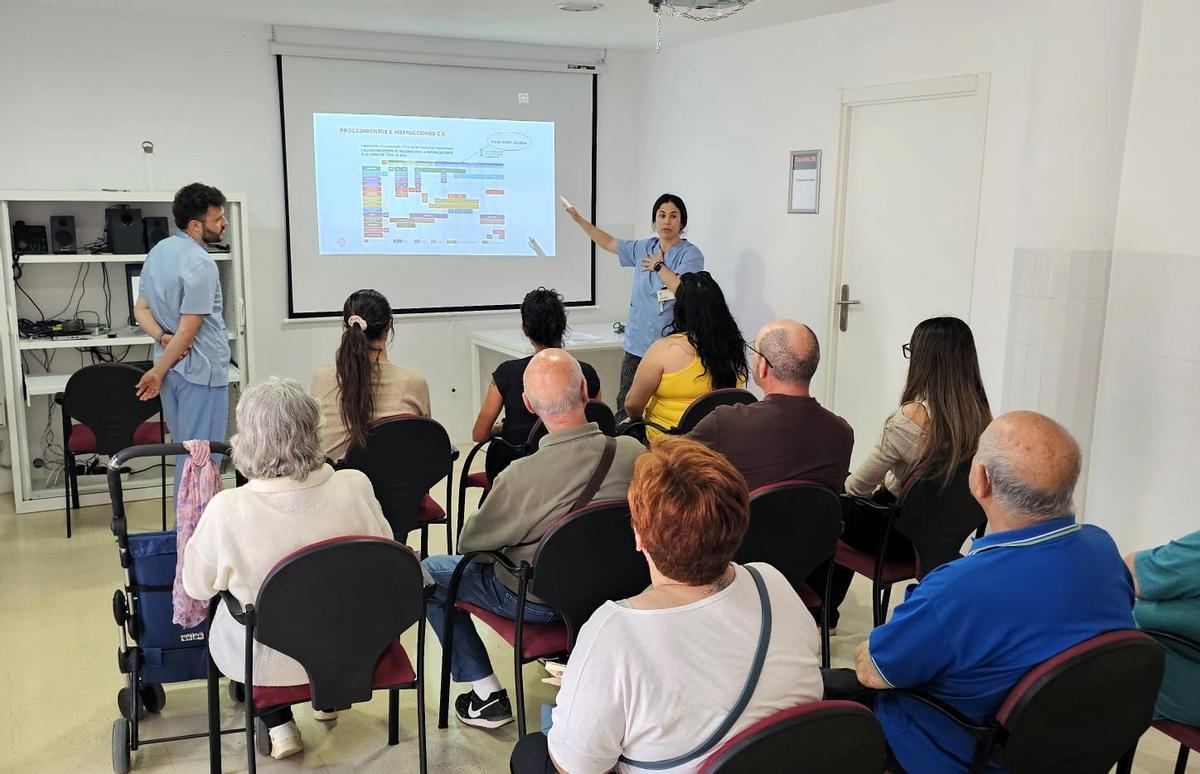 Charla informativa sobre vacunación en el departamento de salud Elche-Crevillent