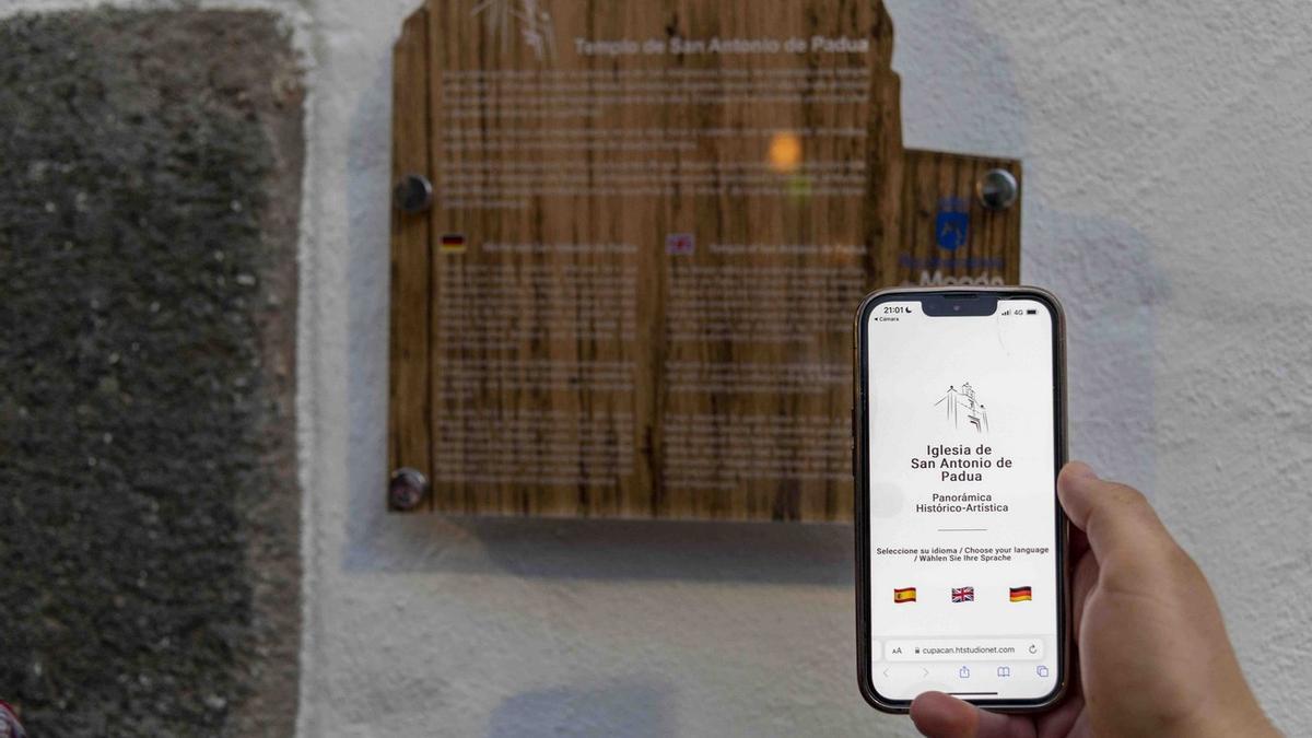 La Iglesia de San Antonio de Padua estrena paseo cultural a través de QR.