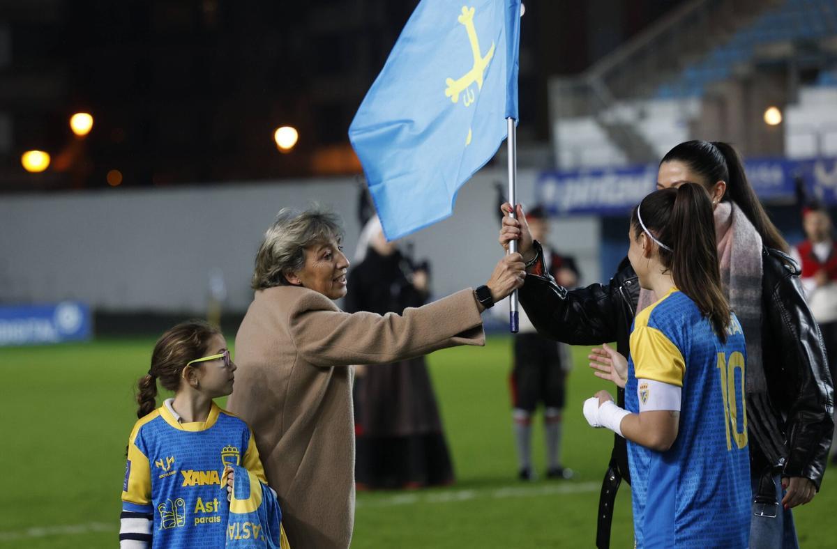 EN IMÁGENES: Así fue el debut de Asturias ante Navarra en un partido de fútbol femenino histórico en el Suárez Puerta