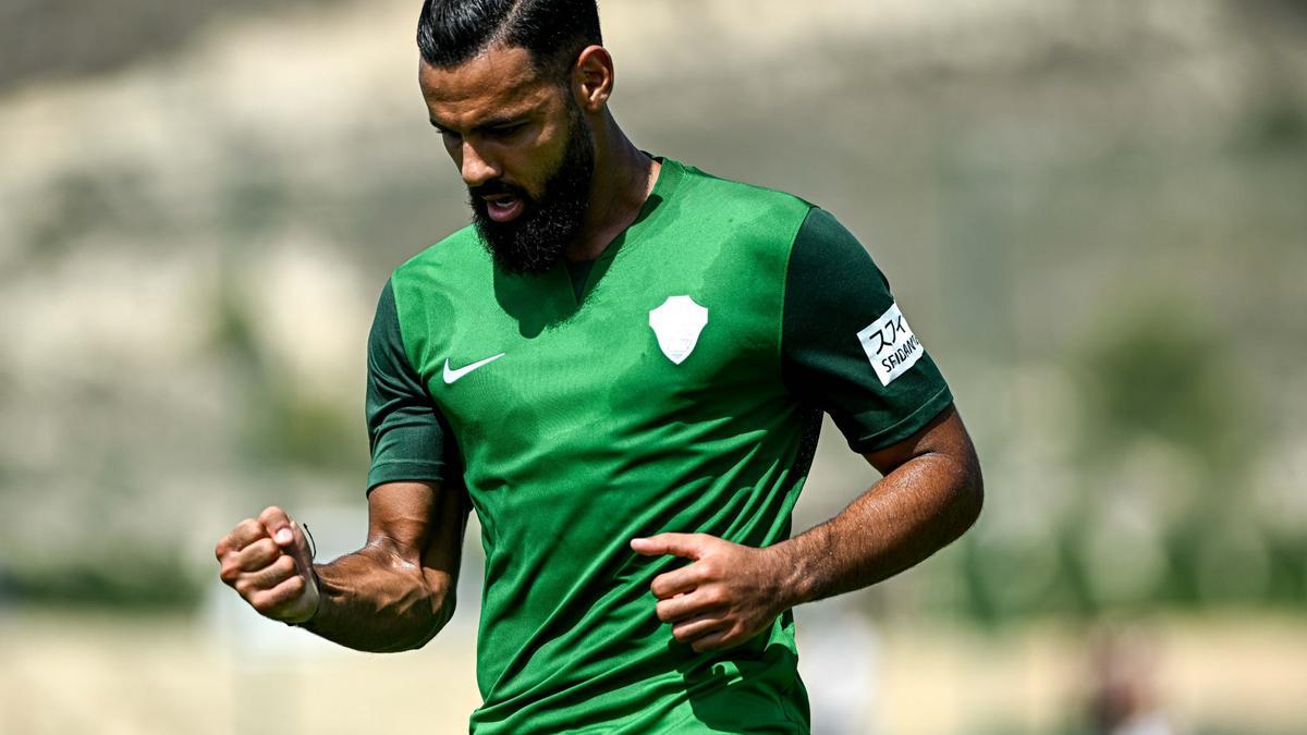 Mourad celebra su gol en el primer amistoso del Elche